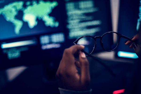 千元眼鏡成本僅20塊，6億近視人口的“暴利”行業(yè)真相